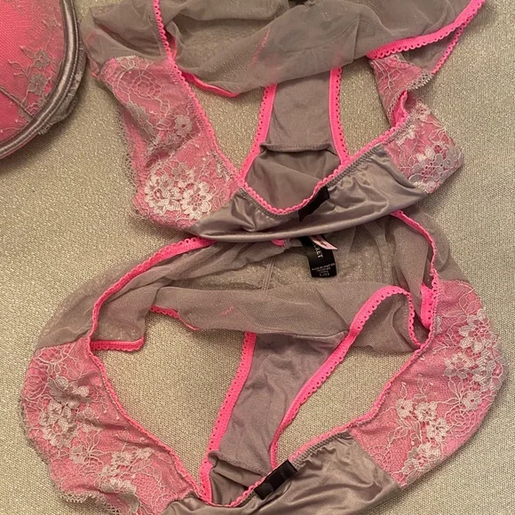 Victoria Secret Pink and Gray Lace Push-Up Convertible Bra Set NW/OT